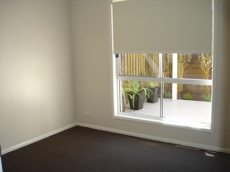 1/52B Llewellyn Street, Centenary Heights QLD 4350