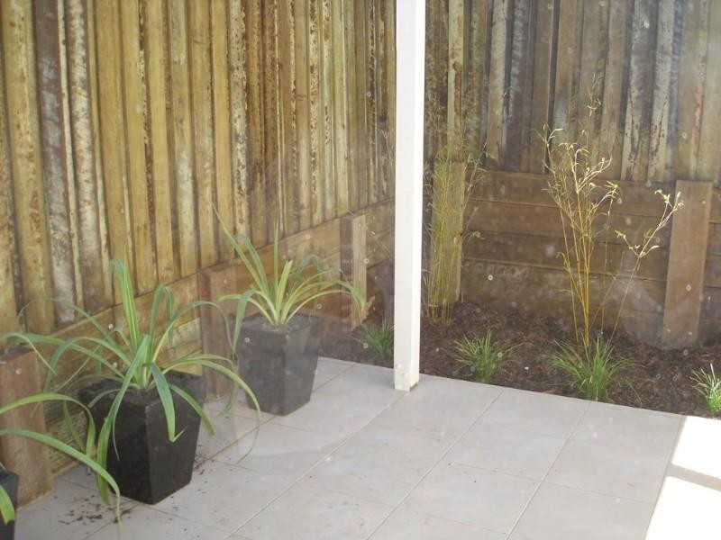 1/52B Llewellyn Street, Centenary Heights QLD 4350