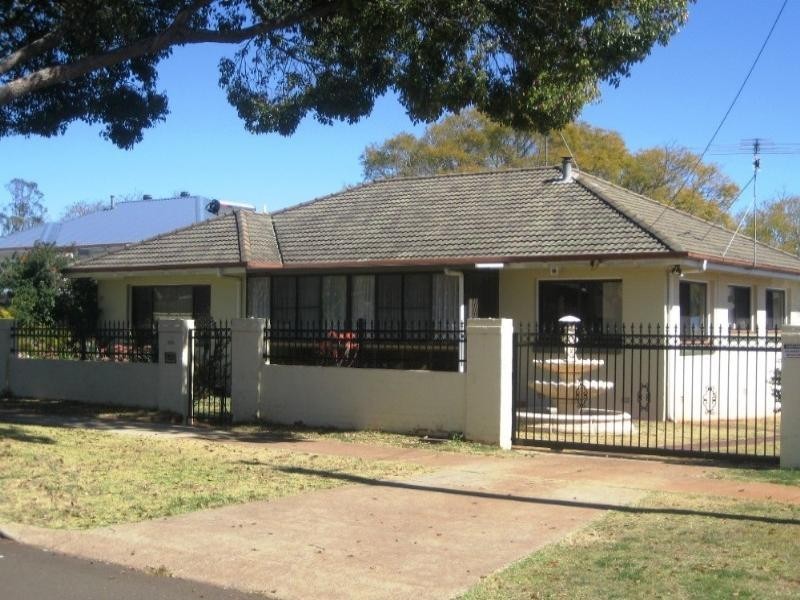 269 Geddes Street, Centenary Heights QLD 4350