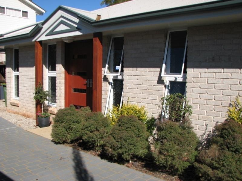 2/132 Taylor Street, Newtown QLD 4350