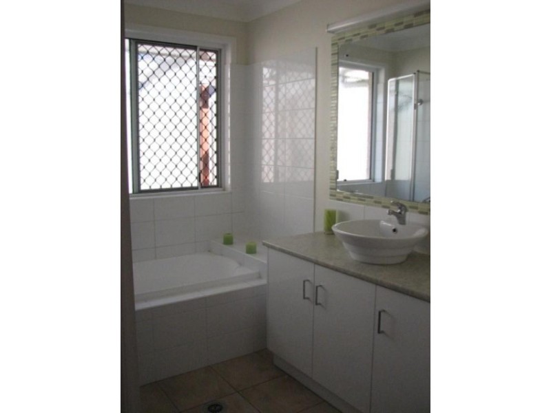 2/132 Taylor Street, Newtown QLD 4350