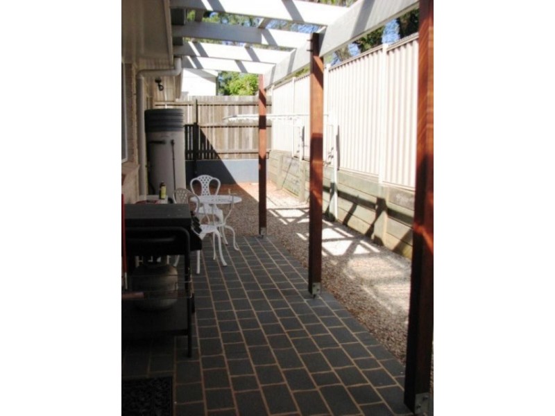 2/132 Taylor Street, Newtown QLD 4350