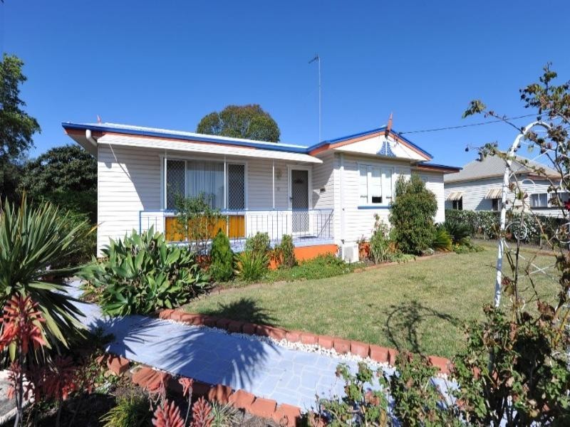 18 Waverley Street, North Toowoomba QLD 4350