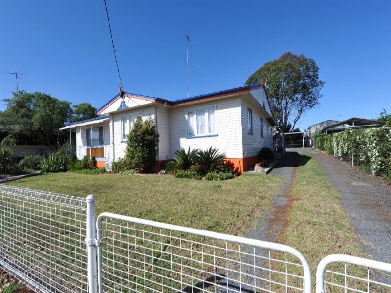 18 Waverley Street, North Toowoomba QLD 4350