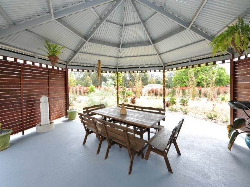 2 Lawson Drive, Highfields QLD 4352