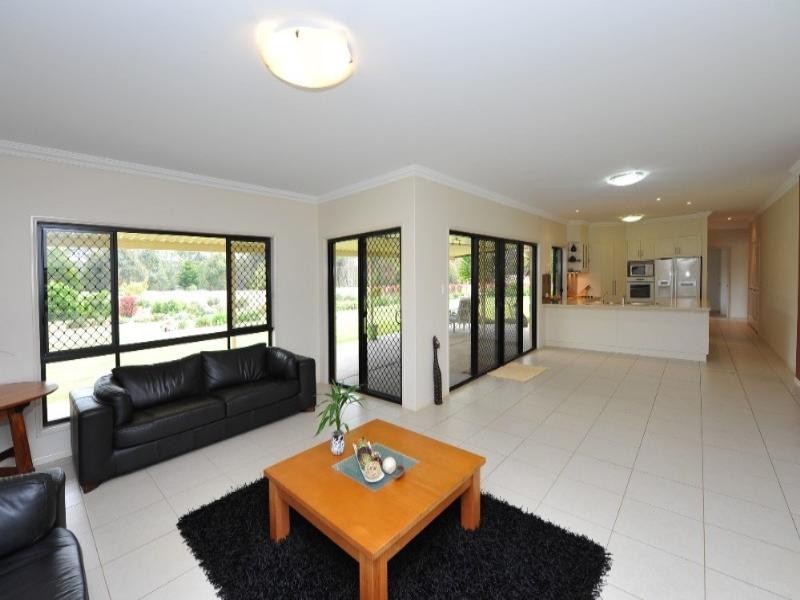 2 Lawson Drive, Highfields QLD 4352