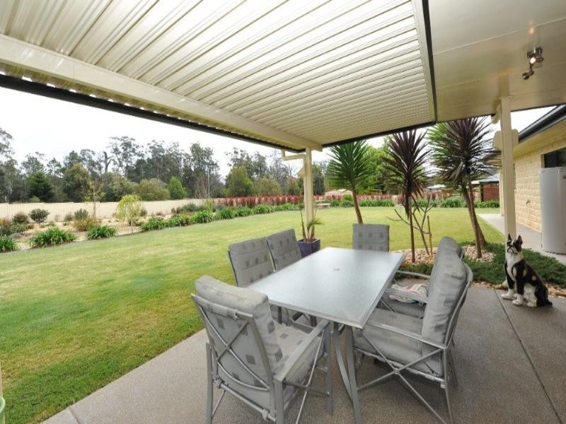 2 Lawson Drive, Highfields QLD 4352
