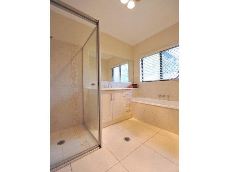 2 Lawson Drive, Highfields QLD 4352