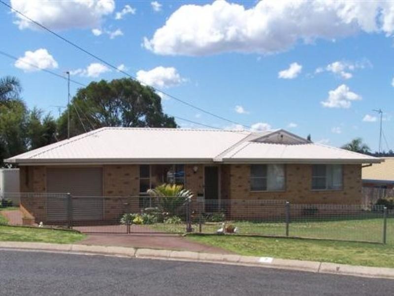 7 Diane Court, Centenary Heights QLD 4350