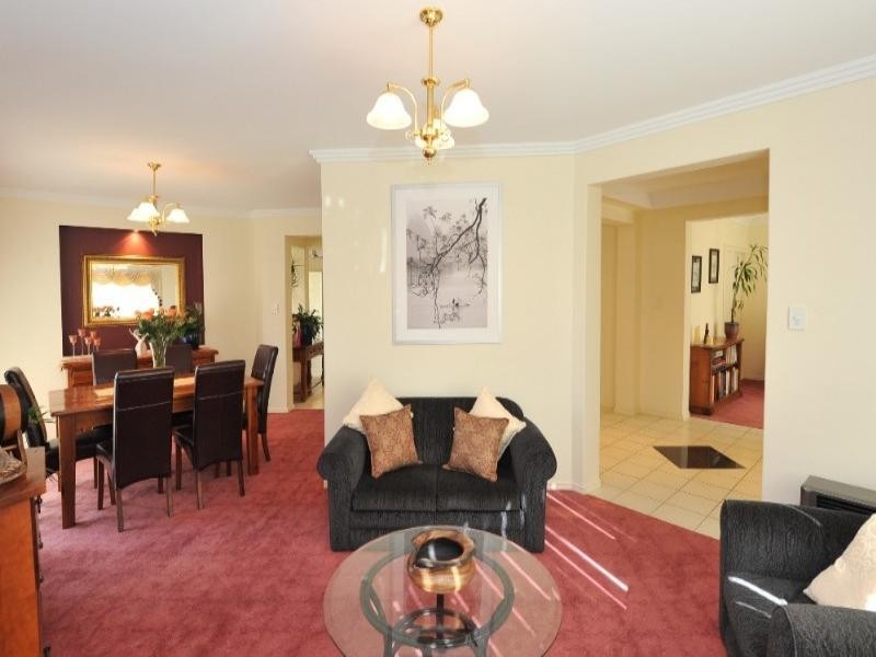 14 Banksdale Drive, Middle Ridge QLD 4350