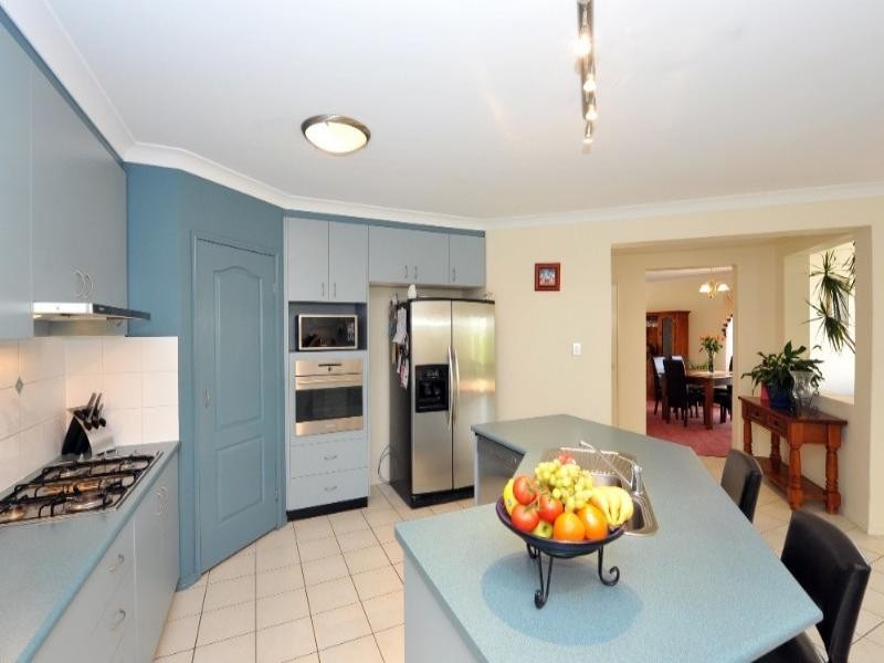 14 Banksdale Drive, Middle Ridge QLD 4350