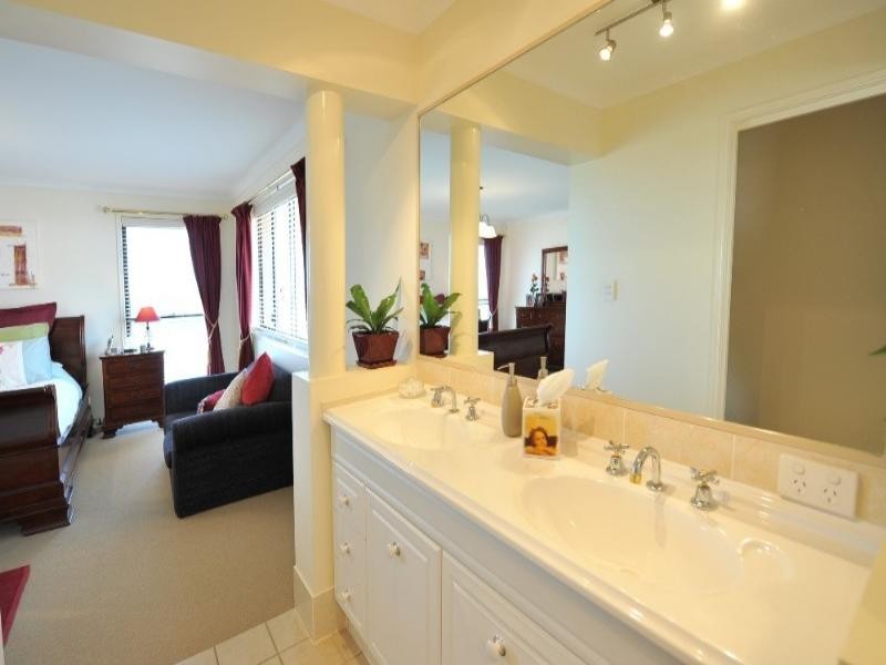 14 Banksdale Drive, Middle Ridge QLD 4350