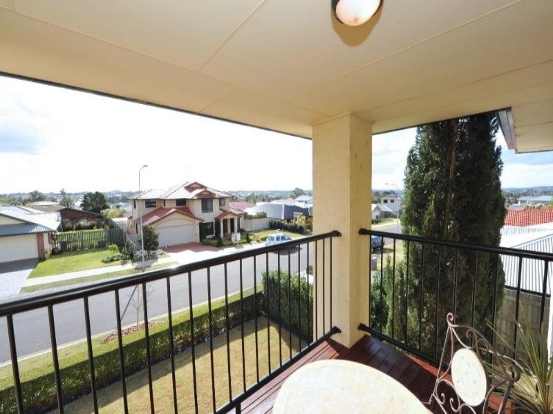 14 Banksdale Drive, Middle Ridge QLD 4350