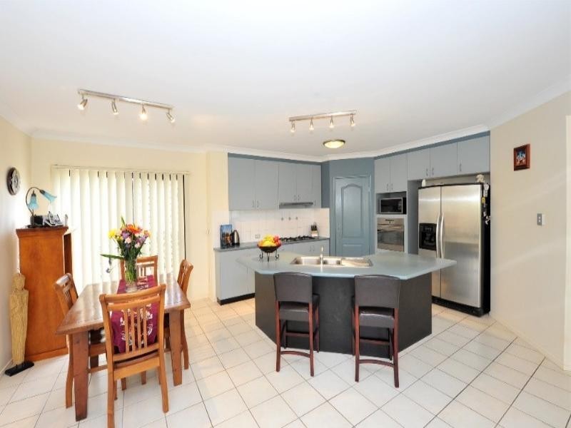 14 Banksdale Drive, Middle Ridge QLD 4350