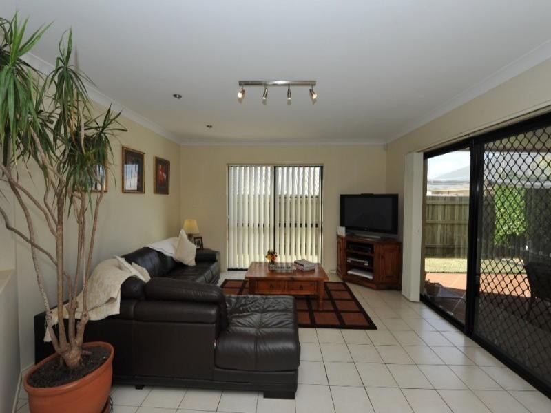 14 Banksdale Drive, Middle Ridge QLD 4350