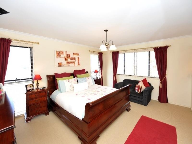 14 Banksdale Drive, Middle Ridge QLD 4350