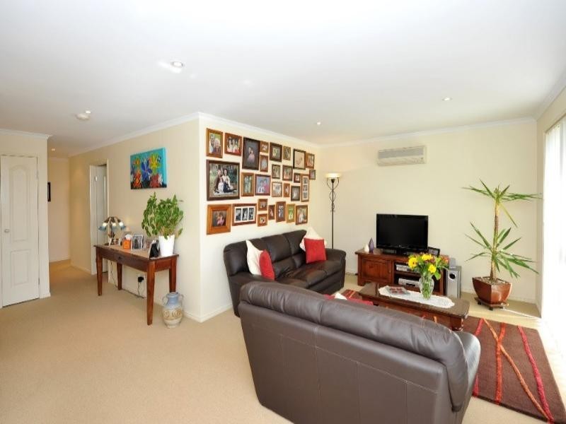 14 Banksdale Drive, Middle Ridge QLD 4350