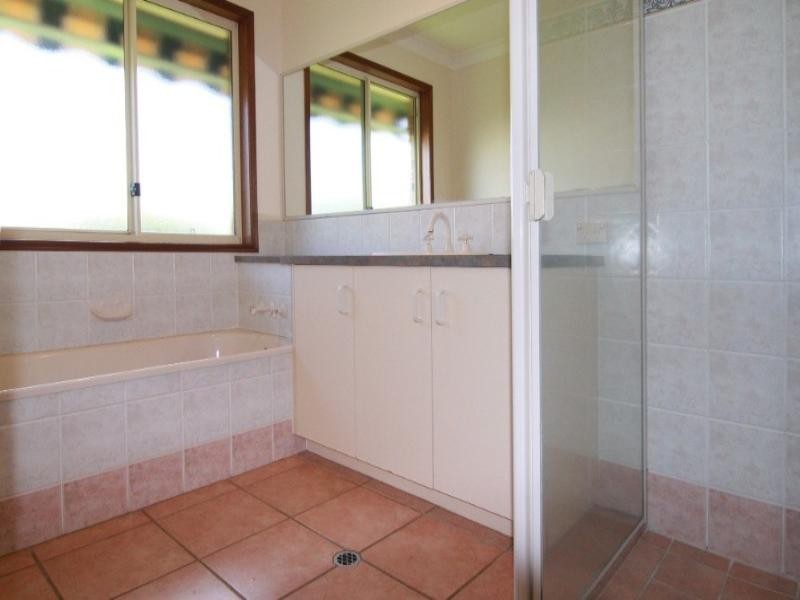 2 Petunia Close, Middle Ridge QLD 4350