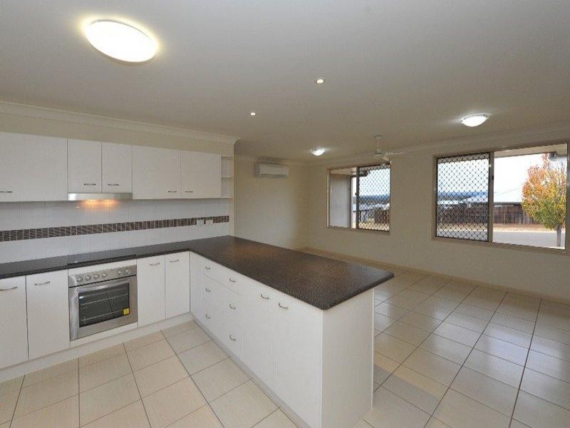 3 Kingfisher Drive, Highfields QLD 4352