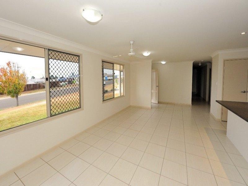 3 Kingfisher Drive, Highfields QLD 4352