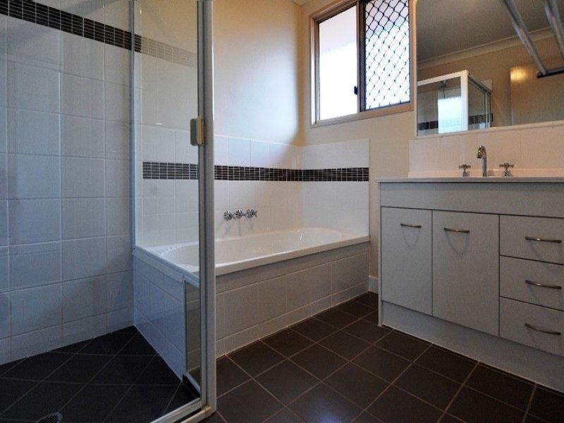 3 Kingfisher Drive, Highfields QLD 4352