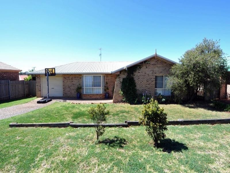 4 Muller Street, Kearneys Spring QLD 4350