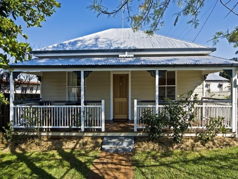 9 Raff Street, North Toowoomba QLD 4350