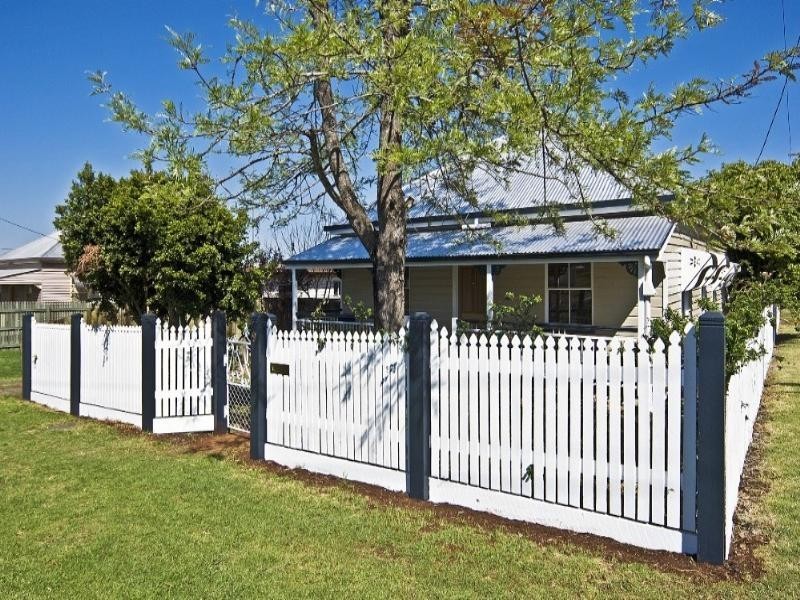 9 Raff Street, North Toowoomba QLD 4350