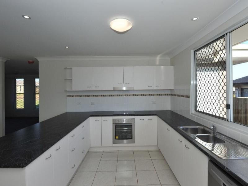 13 Krefter Crescent, Highfields QLD 4352