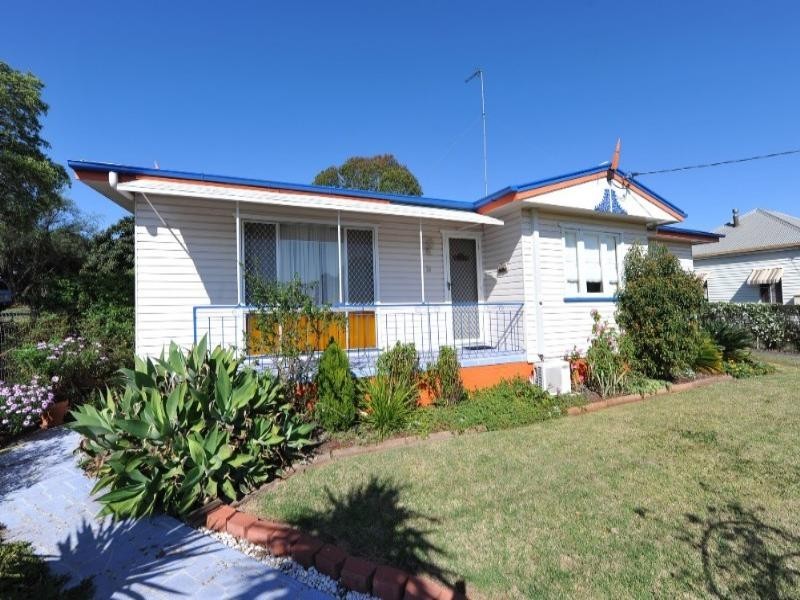 18 Waverley Street, North Toowoomba QLD 4350