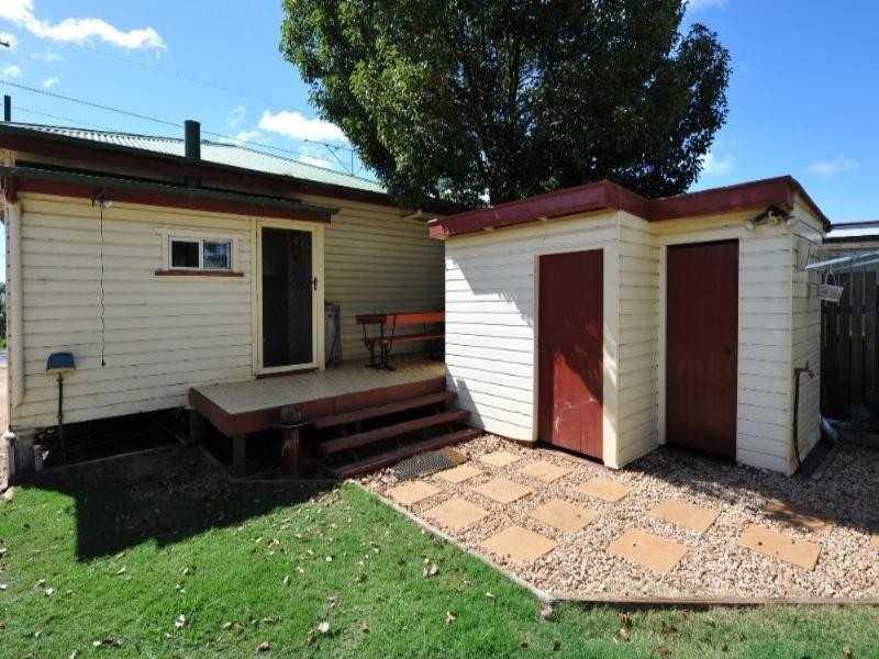 16 Weetwood Street, Newtown QLD 4350