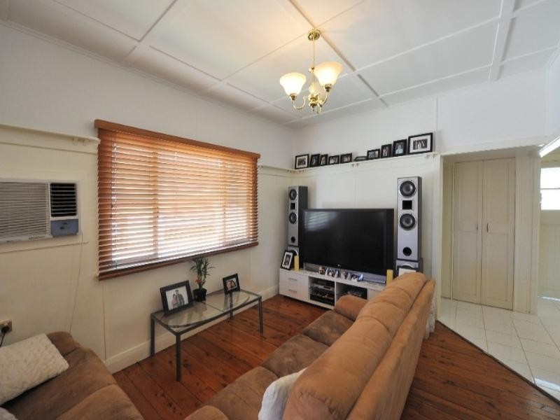 16 Weetwood Street, Newtown QLD 4350
