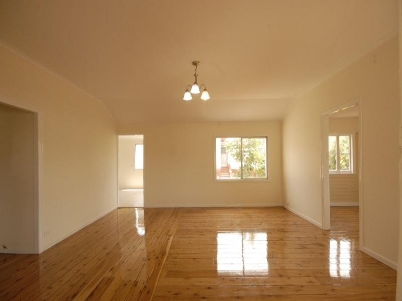 10 Seaton Street, South Toowoomba QLD 4350
