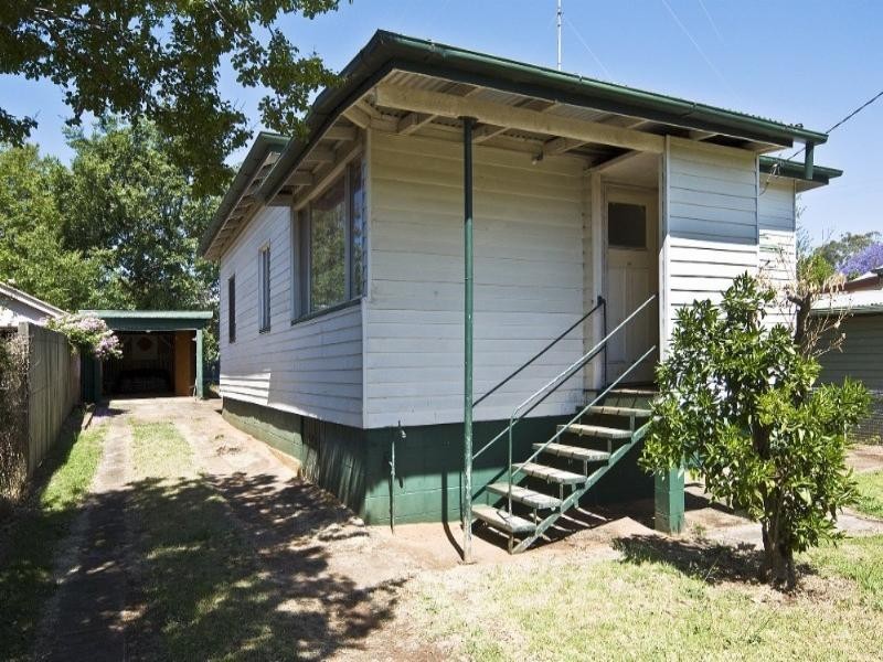 24 Sir Street, East Toowoomba QLD 4350