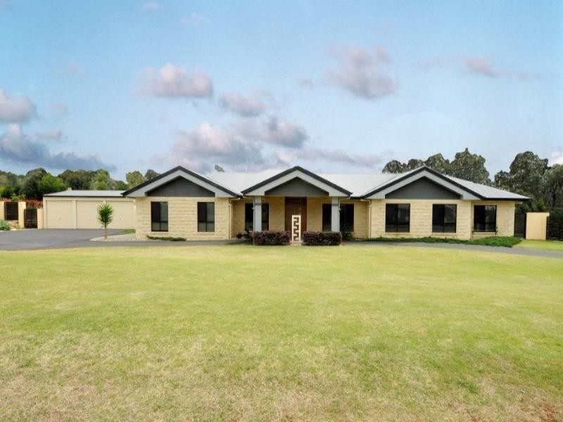 2 Lawson Drive, Highfields QLD 4352