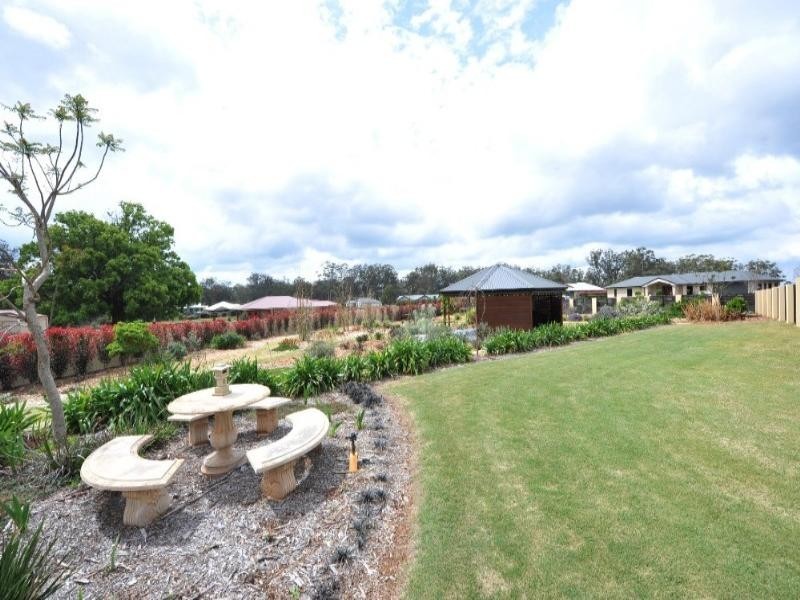 2 Lawson Drive, Highfields QLD 4352