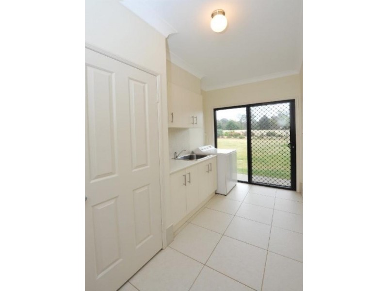 2 Lawson Drive, Highfields QLD 4352