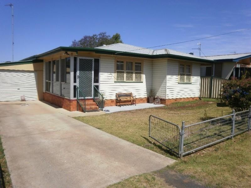 2 Newmarket Street, Newtown QLD 4350