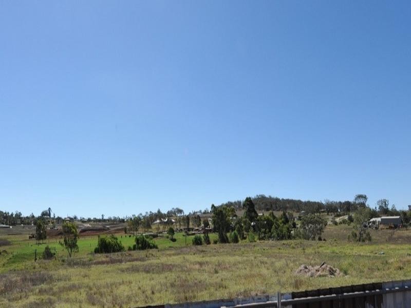 595 South Street, Glenvale QLD 4350