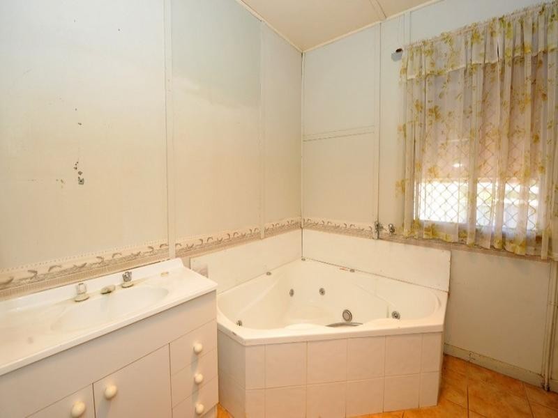 595 South Street, Glenvale QLD 4350