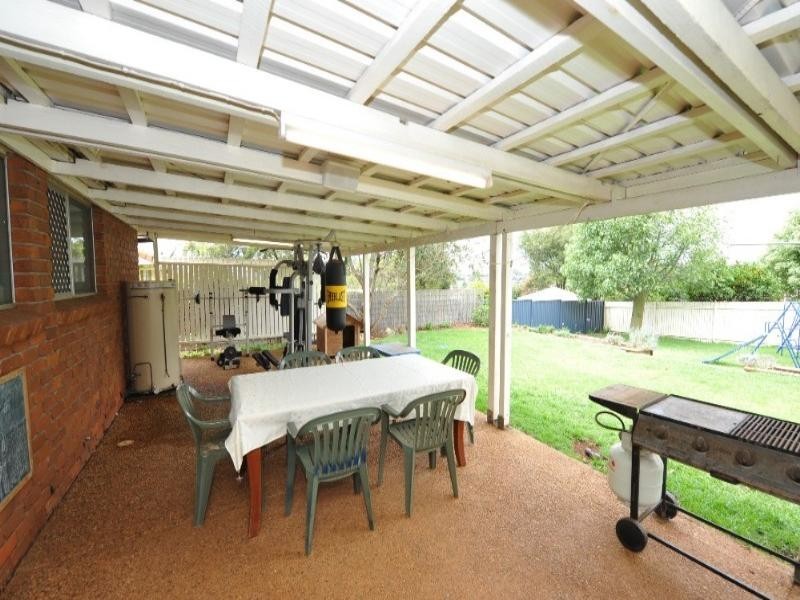 8 Seppelt Street, Wilsonton Heights QLD 4350