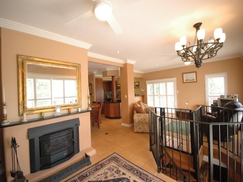 5a Curzon Street, Mount Lofty QLD 4350