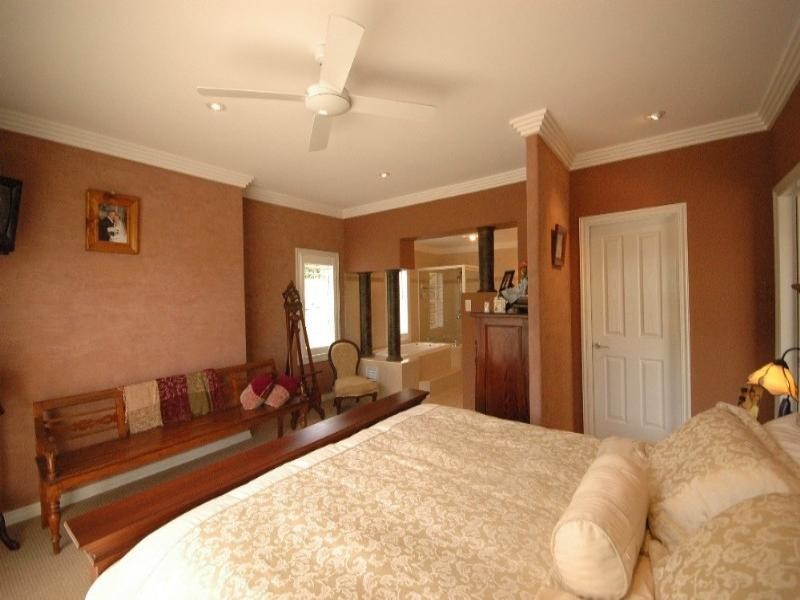 5a Curzon Street, Mount Lofty QLD 4350