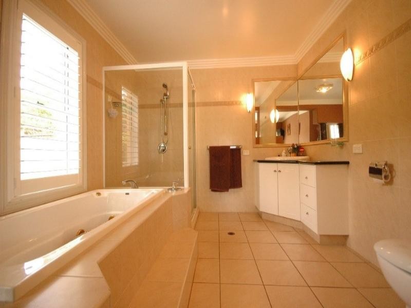 5a Curzon Street, Mount Lofty QLD 4350