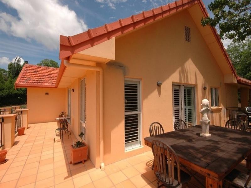 5a Curzon Street, Mount Lofty QLD 4350