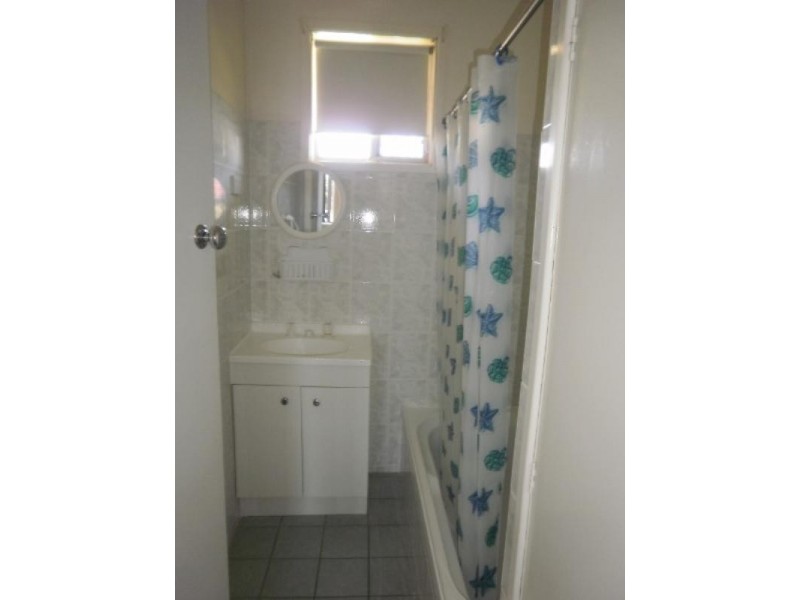 2/14 Ascot Street, Newtown QLD 4350