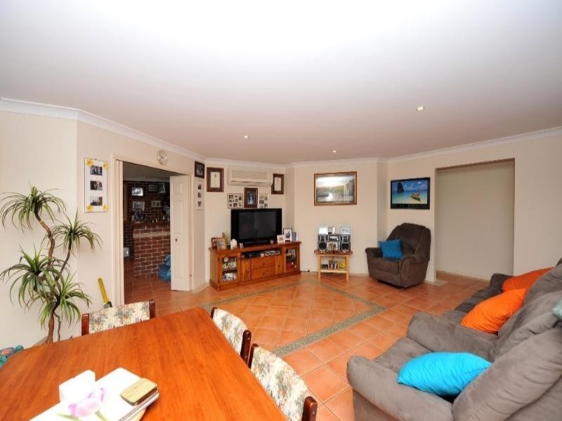 8 Catalina Drive, Wilsonton QLD 4350