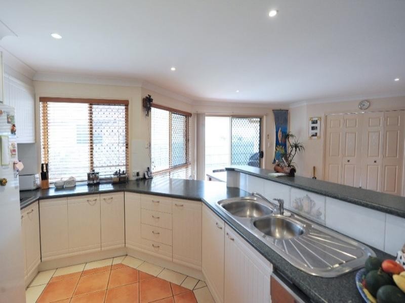 8 Catalina Drive, Wilsonton QLD 4350