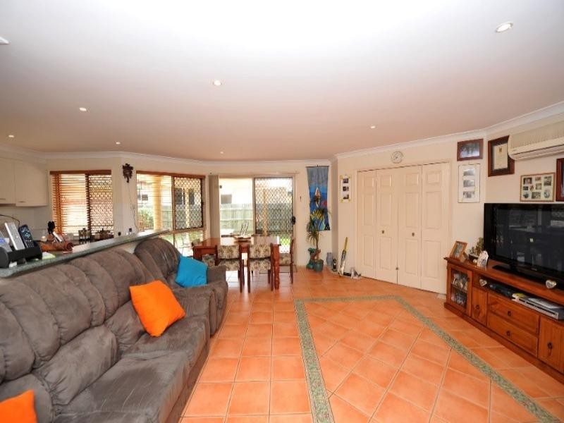 8 Catalina Drive, Wilsonton QLD 4350