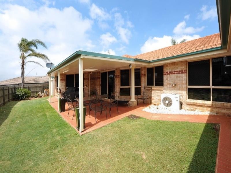 8 Catalina Drive, Wilsonton QLD 4350